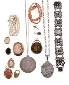 Y A COLLECTION OF TWELVE PIECES OF JEWELLERY/COSTUME JEWELLERY