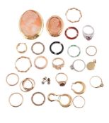 A COLLECTION OF JEWELLERY AND COSTUME JEWELLERY
