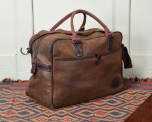 A MULBERRY CHOCOLATE GIRTHGRAIN AND LEATHER OVERNIGHT HOLDALL BAG