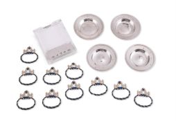 A COLLECTION OF SILVER AND SILVER COLOURED ITEMS
