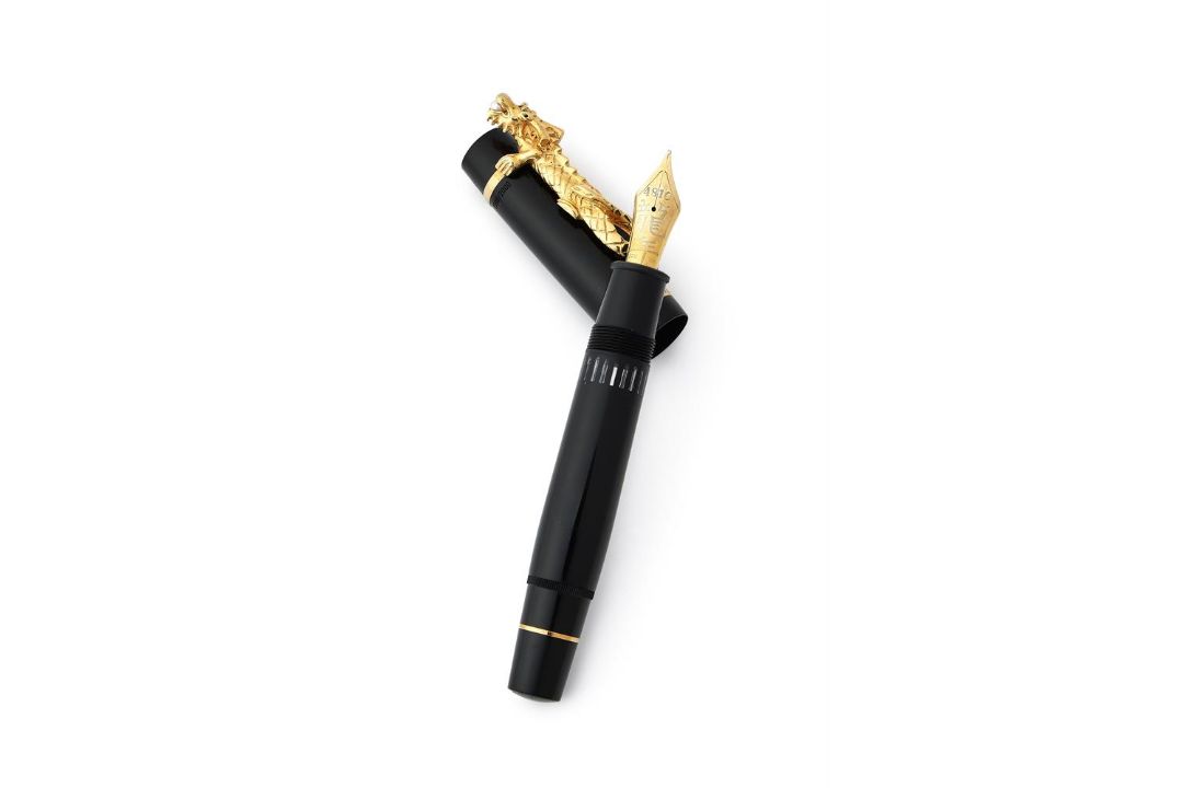 MONTBLANC, YEAR OF THE GOLDEN DRAGON, A LIMITED EDITION FOUNTAIN PEN - Image 2 of 3