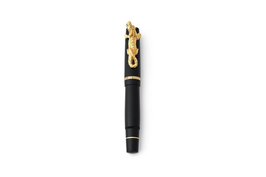 MONTBLANC, YEAR OF THE GOLDEN DRAGON, A LIMITED EDITION FOUNTAIN PEN - Image 1 of 3