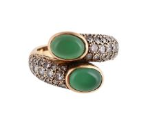 A DIAMOND AND CHRYSOPRASE CROSSOVER RING