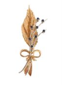 AN 18CT GOLD GEM SET FOLIATE SPRAY BROOCH