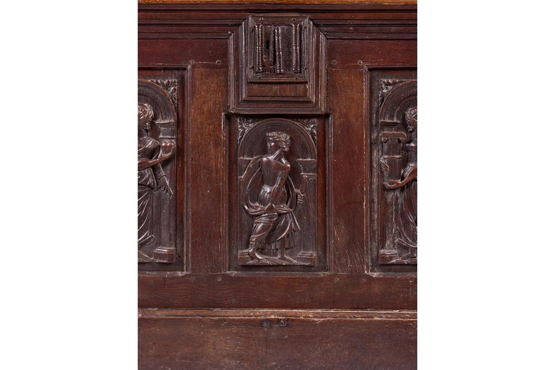 AN OAK COFFER, FLEMISH, 16TH CENTURY - Image 2 of 6