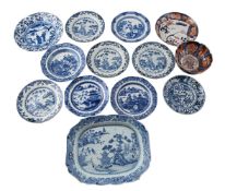A GROUP OF CHINESE BLUE AND WHITE WARES, 18TH CENTURY