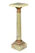 AN ONYX AND GILT METAL MOUNTED PEDESTAL COLUMN, LATE 19TH OR EARLY 20TH CENTURY