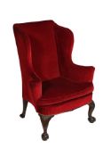 A WALNUT WING ARMCHAIR, LATE 19TH OR EARLY 20TH CENTURY, IN EARLY 18TH CENTURY STYLE