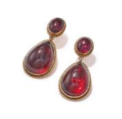 A PAIR OF VICTORIAN GARNET DROP EARRINGS
