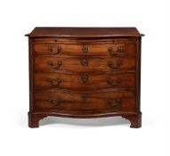 A GEORGE III MAHOGANY SERPENTINE FRONTED BACHELOR'S CHEST OF DRAWERS, CIRCA 1770