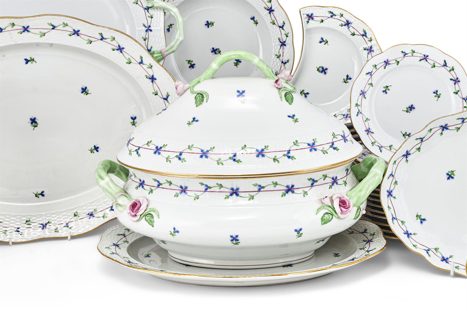 A HEREND 'CORNFLOWER BLUE GARLAND' PART DINNER SERVICE ,CIRCA 1990 - Image 5 of 5