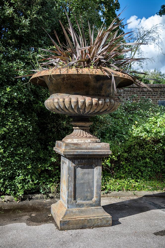 A MONUMENTAL CAST IRON URN AND PEDESTAL, IN THE MANNER OF COALBROOKDALE OR HANDYSIDE, 20TH CENTURY - Image 2 of 2