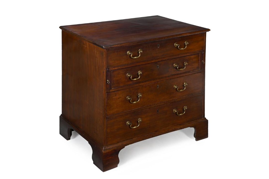 A GEORGE III MAHOGANY DRESSING CHEST OF DRAWERS, CIRCA 1780 - Image 2 of 3