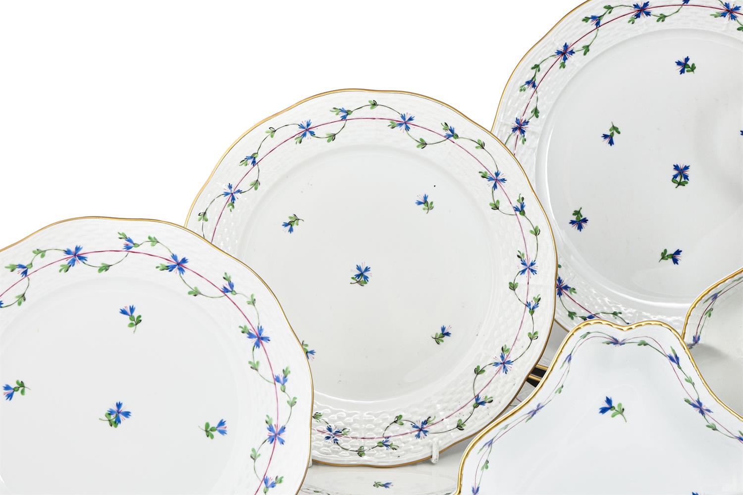 A HEREND 'CORNFLOWER BLUE GARLAND' PART DINNER SERVICE ,CIRCA 1990 - Image 2 of 5
