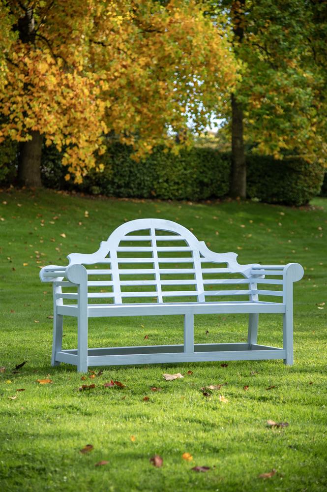 A PAIR OF PAINTED HARDWOOD GARDEN BENCHESAFTER DESIGNS, BY SIR EDWIN LUTYENS, 20TH CENTURY - Image 2 of 2