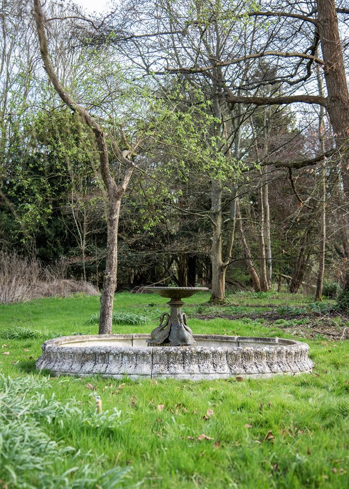 A COALBROOKDALE CAST IRON SWAN FOUNTAIN, MID 19TH CENTURY