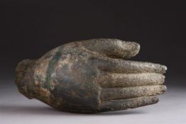 A CAST BRONZE HAND OF THE BUDDHA SHAKYAMUNI, 13TH-14TH CENTURY