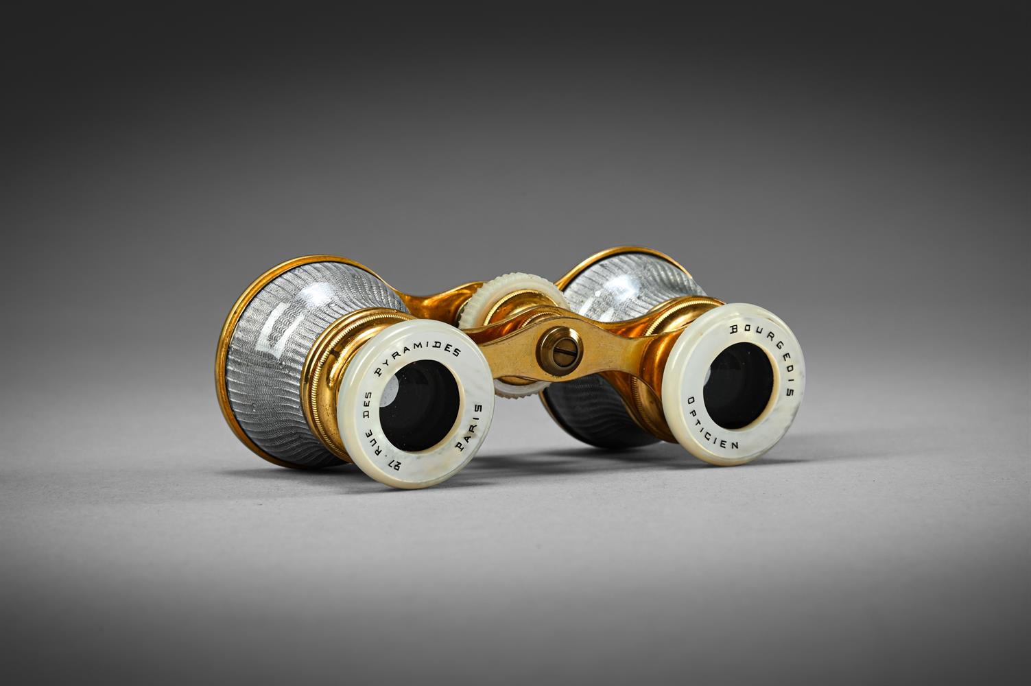 Y A PAIR OF MOTHER-OF-PEARL AND ENAMEL OPERA GLASSES