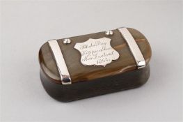 AN INTERESTING SILVER MOUNTED SHEEP'S HORN POCKET SNUFF BOX, NEW ZEALAND