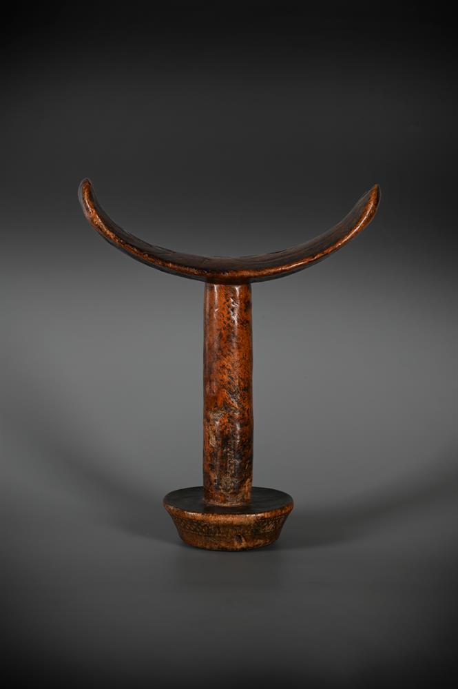 A FINE CARVED WOOD 'BONI' NECK-REST, SOMALIA
