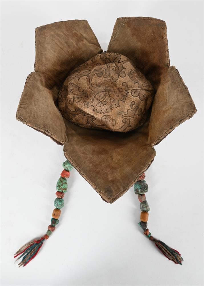 A CEREMONIAL HEADDRESS, COLLAR AND CUFFS, 20TH CENTURY, TRANS HIMALAYAN REGION - Image 11 of 16