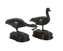 λ PATRICIA NORTHCROFT, A COMPANION PAIR OF PATINATED BRONZE MODELS OF GEESE