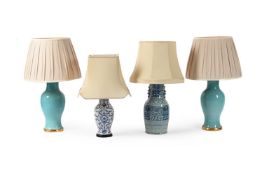 A GROUP OF FOUR MODERN TABLE LAMPS; INLCUDING A PAIR OF TURQUOISE GLAZE LAMPS