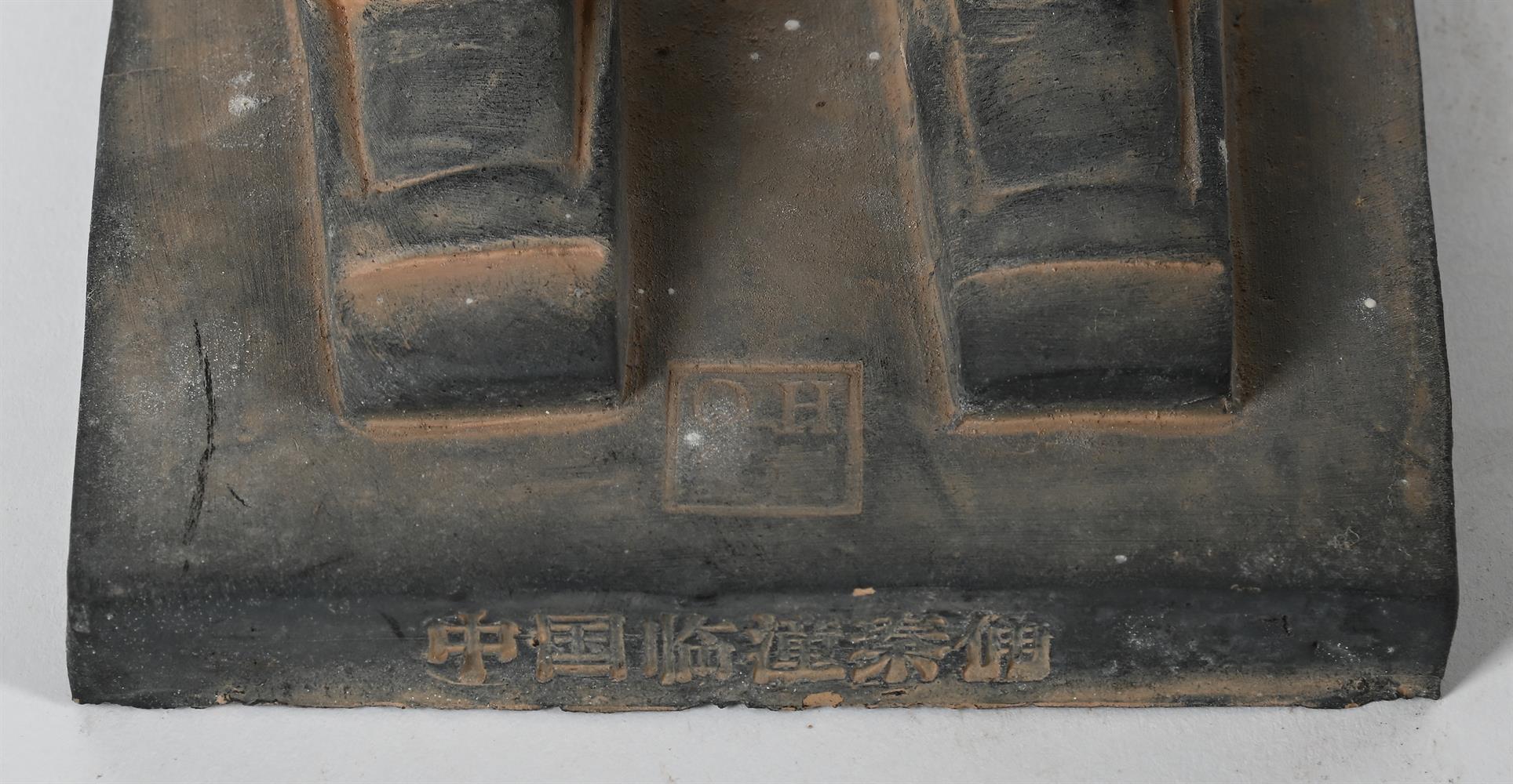 λ LIZABETH EVA ROSSOF (AMERICAN, CONTEMPORARY), A GROUP OF THREE TERRACOTTA MODELS OF WARRIORS - Image 4 of 4