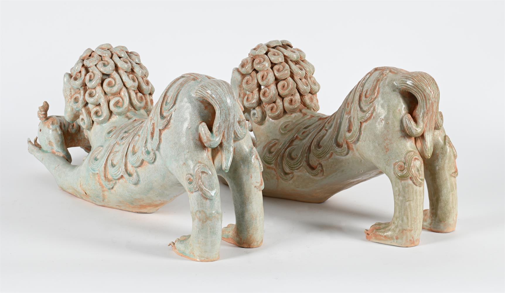 A PAIR OF CHINESE PORCELAIN CELADON GLAZE MODELS OF LIONS WITH A CUB OR A BOCADE BALL20TH CENTURY - Image 3 of 5