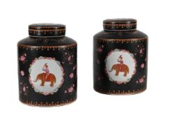 A PAIR OF CHINESE EXPORT STYLE FAMILLE NOIRE CANNISTERS AND COVERS, LATE 20TH CENTURY