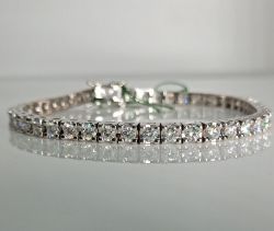 4CT DIAMOND TENNIS BRACELET 18CT WHITE GOLD IN GIFT BOX WITH VALUATION CERTIFICATE OF £9995
