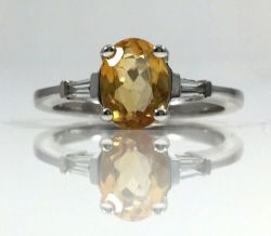 OVAL CITRINE AND DIAMOND RING IN WHITE GOLD IN GIFT BOX WITH VALUATION CERTIFICATE £1,995