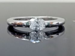 0.45CT OVAL DIAMOND ENGAGEMENT RING. 14CT WHITE GOLD + GIFT BOX + VALUATION CERTIFICATE OF £1595
