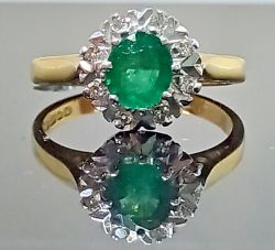 EMERALD & DIAMOND CLUSTER RING 18CT YELLOW GOLD + GIFT BOX + VALUATION CERTIFICATE OF £1995