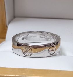 WHITE GOLD DIAMOND 18CT WHITE GOLD WEDDING BAND. SCREW MOTIFS + GIFT BOX + VALUATION CERT OF £2295