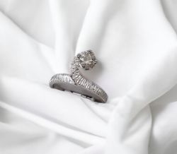 HANDMADE SOLITAIRE BRILLIANT CUT .38 CARAT DIAMOND ENGAGEMENT RING + VALUATION CERTIFICATE OF £2,495