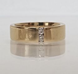 9CT YELLOW GOLD DIAMOND WEDDING BAND WITH GIFT BOX AND VALUATION CERTIFICATE £1650
