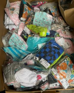 JOB LOT X100 PCS (MOSTLY MULTI-PACKS) OF BABY & CHILDRENS CLOTHING