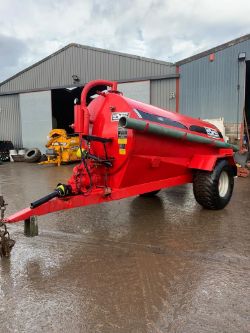 HI-SPEC 1600 GALLON TANKER