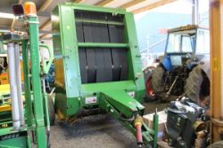 JOHN DEERE 550 ROUND BALER
