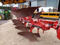 MASSEY FERGUSON 4 + 1, 5 FURROW REVERSIBLE PLOUGH