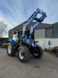 NEW HOLLAND T7.210 C/W QUICKE Q68 LOADER