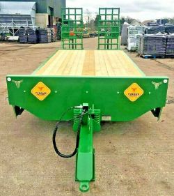 24FT LONG TRAILER: LED LIGHTS & LOCKABLE TOOLBOX