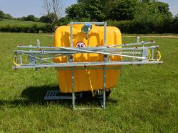 HIGH-FLOW PERFORMANCE: 400L (8M BOOM )