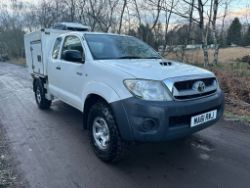 TOYOTA HILUX KING CAB PICKUP TRUCK REFRIGERATOR BODY 4X4 MILK FLOAT 4 SEATER