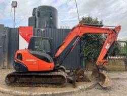 POWERFUL AND READY: 2016 KUBOTA EXCAVATOR - FULL CAB, BLADE, PIPED