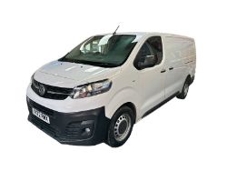 WHITE VAUXHALL VIVARO F2900 DYNAMIC: LOW MILEAGE GEM, FULL HISTORY, IMMACULATE