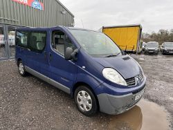 RENAULT TRAFIC VIVARO: 9-SEATER MINIBUS, GEARBOX NEEDS ATTENTION >>--NO VAT ON HAMMER--<<