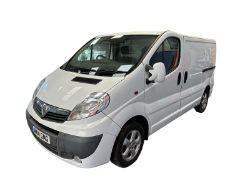 ROAD-TEST READY: WHITE PANEL VAN, VIVARO TRAFIC >>--NO VAT ON HAMMER--<<