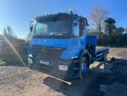 2005 AXOR 4 X 2 FLATBED WITH MERCEDES PALFINGER CRANE